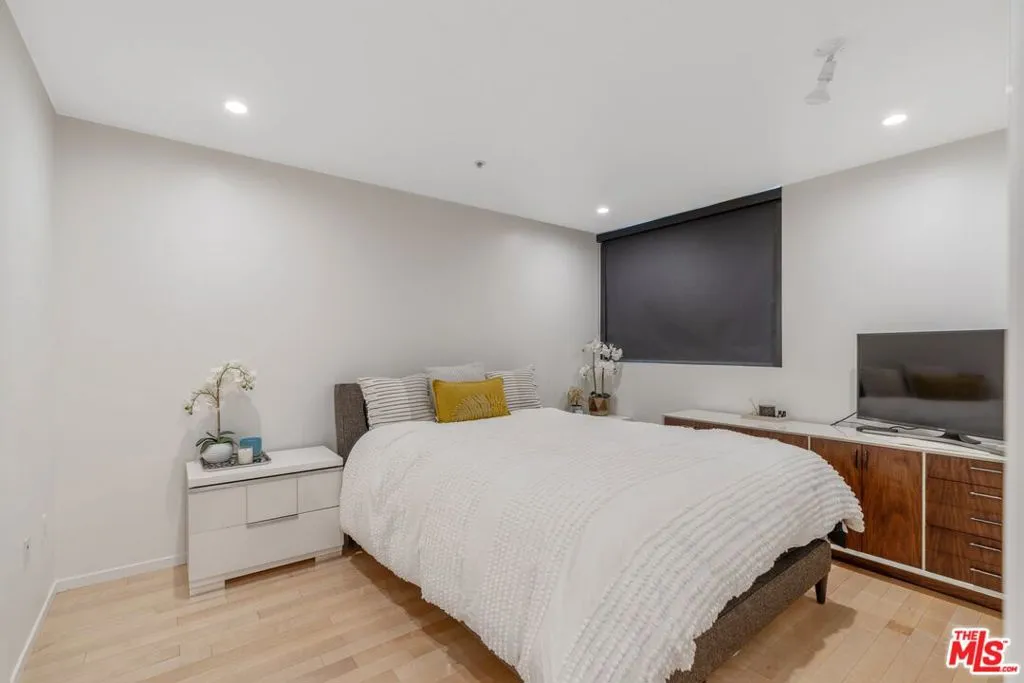 5806 Waring Avenue 14, Los Angeles, California 90038 home-pic-31